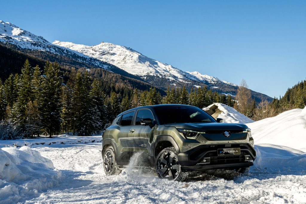 Suzuki e-Vitara 4x4 interiør med AllGrip-velger og robust førermiljø