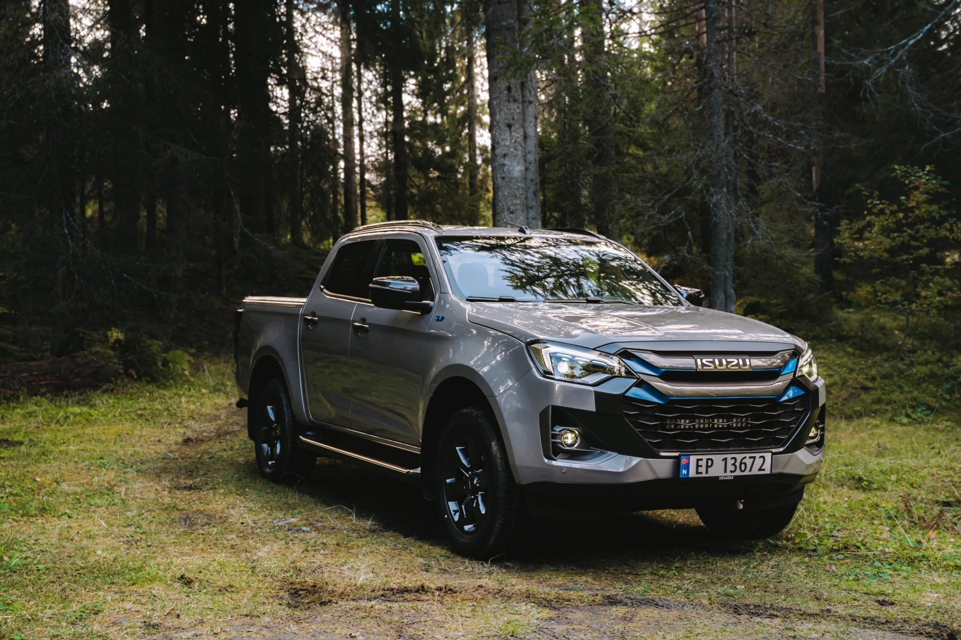 Isuzu D-MAX EV på skogsvei