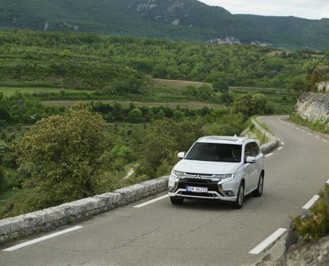 Mitsubishi Outlander PHEV i fjellene