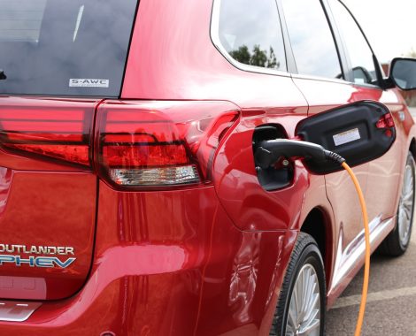 Mitsubishi Outlander PHEV rask lading